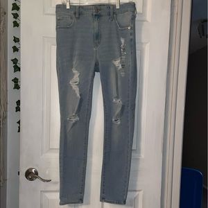 Women’s ripped skinny jeans